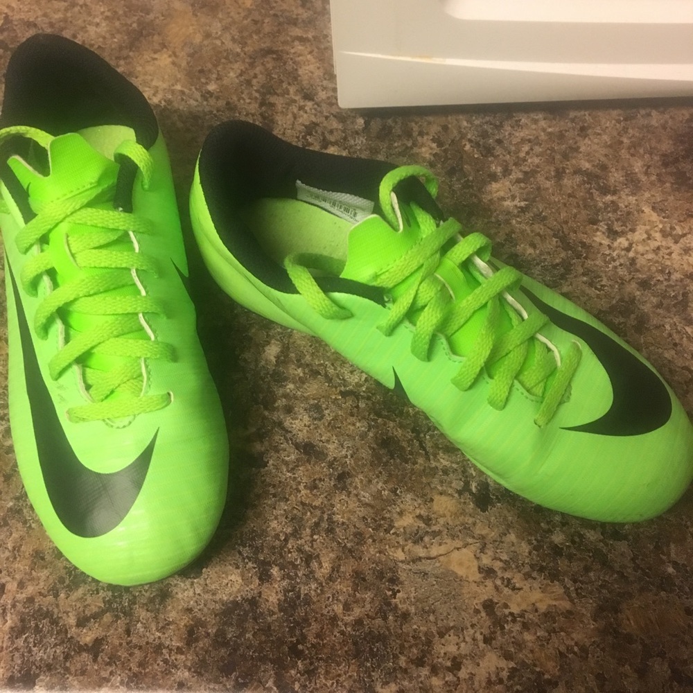 Almost new Nike cleats size 3.5y